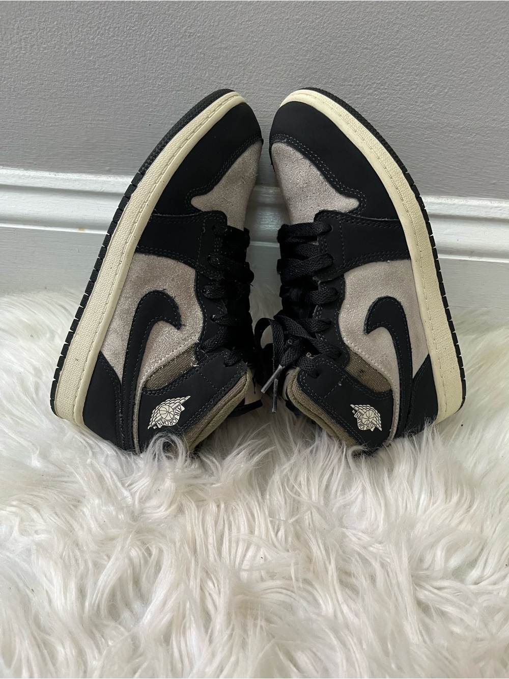 Jordan High-Top kid’s Sneakers in Black and Light Gray